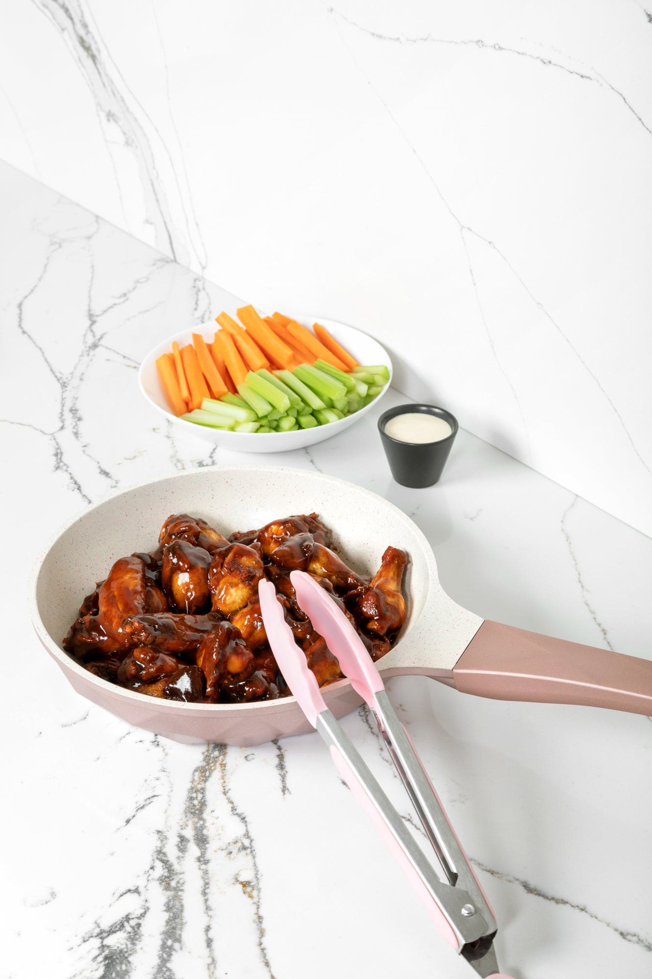 COMBO PINK ★  Batería de cocina Serenity Rosa Mármol 13 pzas. + Utensilios de cocina Rosas de silicón con soporte 12 pzas.