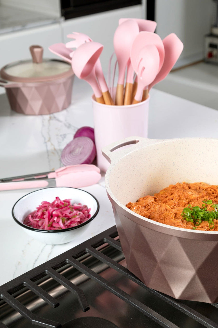 COMBO PINK ★  Batería de cocina Serenity Rosa Mármol 13 pzas. + Utensilios de cocina Rosas de silicón con soporte 12 pzas.