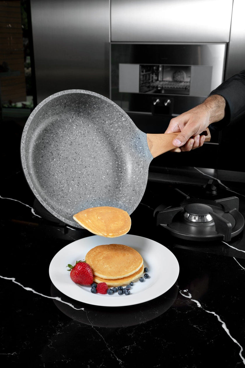 COMBO WOOD ★ Wood Sarten de Granito antiadherente 26 cm + Utensilios de cocina de silicón con soporte, color Blanco diseño mármol 12 piezas