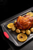 COMBO BAKE1★ Bandejas para hornear Antiadherente color Negro 4 piezas  + Utensilios de cocina de silicón con soporte, color Rojo 12 piezas.