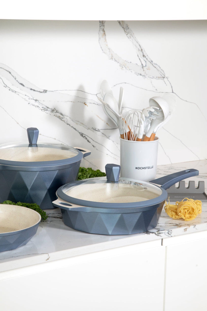COMBO BLUE★ Batería de cocina Serenity Azul de Mármol 13 pzas. + Utensilios blancos de cocina de silicón con soporte 12 pzas.